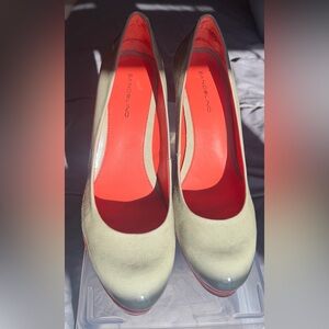 Bandolino Women's Taupe and Orange Platform Heels Sz 9; 3” heel, .5” platform.